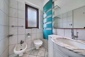 FREESTANDING HOUSE! 6-room, 5-bed, 3.5-bath, double garage and outdoor sauna *dogs allowed* – Die vollständige Adresse der Immobilie erhältst du vom Anbieter., 65388 Schlangenbad – Vorschaubild 25