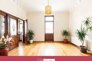 Altbau-Charme trifft Ruhe: Wohnung mit Ausblick und eigenem Gartenanteil