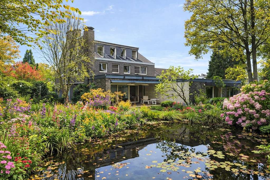 Platz für Familie,Hobbys und Generationen-Haus mit Indoor-Pool und großem Teich in Tönisberg