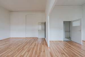 3-Zimmer-Wohnung mit 3,60 m hohen Decken und viel Gestaltungspotenzial im Bayerischen Viertel – Die vollständige Adresse der Immobilie erhältst du vom Anbieter., 10777 Wilmersdorf, Berlin – Vorschaubild 7