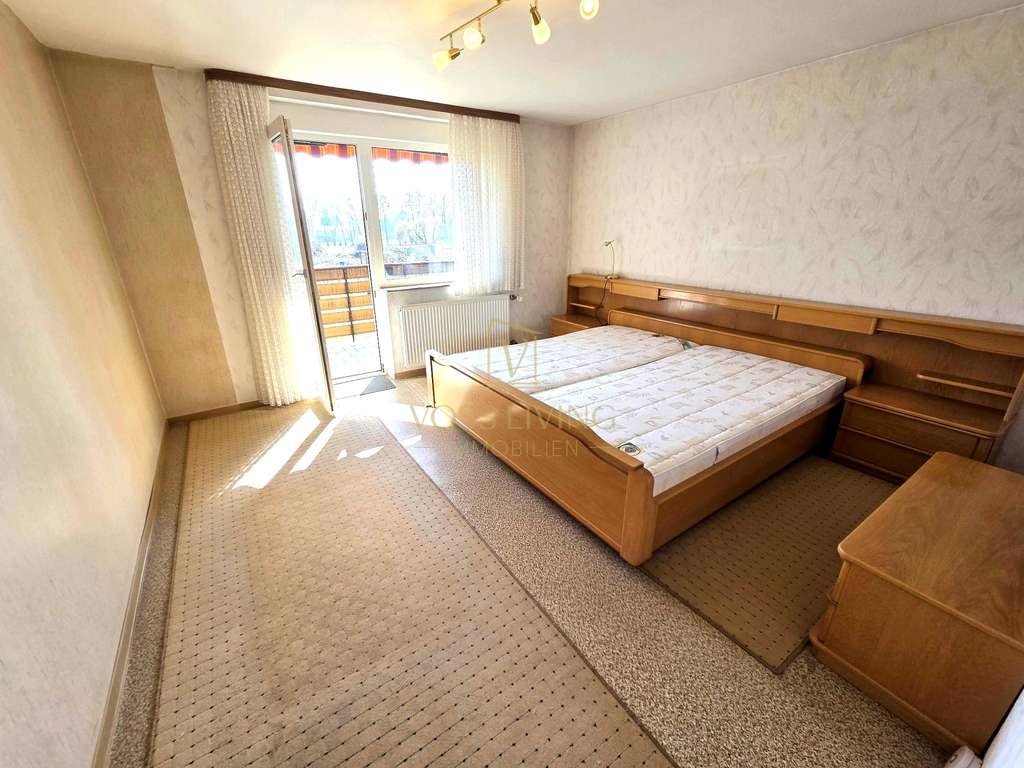 Immobilie in Wöllstadt - Ein-| Zweifamilienhaus mit 2 Balkonen, Garten, Keller, Garage und 2 KFZ Stellplätzen in Feldrandlage - Bild 3