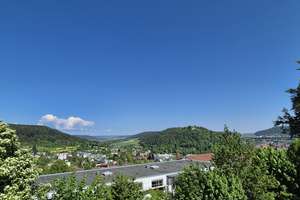 Exklusive 4,5 Zimmer-Wohnung (125 m²) mit Balkon, Stauraum & Panoramablick in Nagold-Lemberg – Uhlandstraße 17, 72202 Nagold – Vorschaubild 3