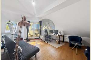 Mit der Sonne aufwachen - Moderne Dachgeschosswohnung mit Altbaucharme und Aufzugsanbindung