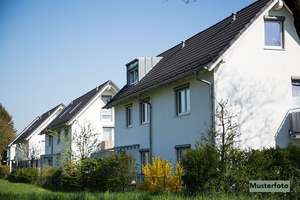 2-Familienhaus nebst Garten und Carport + provisionsfrei +