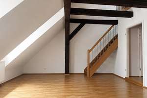 Historisches Unikat mit eigenem Stellplatz – Maisonette mitten in der Regensburger Altstadt