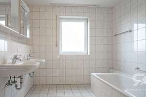 Moderne Doppelhaushälfte mit großem Eckgrundstück und herrlicher Sicht auf die Felder Vilseck´s – Die vollständige Adresse der Immobilie erhältst du vom Anbieter., 92249 Vilseck – Vorschaubild 16