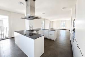 Penthouse-Flair mit großzügiger Sonnenterrasse, Licht, Raum und traumhaftem Ausblick! – Die vollständige Adresse der Immobilie erhältst du vom Anbieter., 80809 Am Riesenfeld, München – Vorschaubild 2
