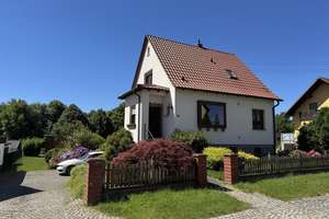 Traumhaftes Einfamilienhaus mit großem Grundstück in Glauchau – Die vollständige Adresse der Immobilie erhältst du vom Anbieter., 8371 Glauchau – Vorschaubild 2