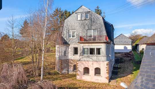 Bild von Repräsentatives Pfarrhaus in erhabener Blicklage mit imposanter Aussicht auf den Soonwald