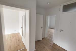 Sanierte, freundliche, 2-Zimmer-Wohnung mit Balkon