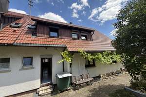 Schönes Haus mit zwei Wohnungen zu einem Top-Preis! – Die vollständige Adresse der Immobilie erhältst du vom Anbieter., 72178 Waldachtal – Vorschaubild 2