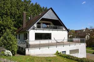 bezugsfreies Zweifamilienhaus mit großzügigem Grundstück
in schöner Ortsrandlage – Die vollständige Adresse der Immobilie erhältst du vom Anbieter., 54313 Zemmer – Vorschaubild 2