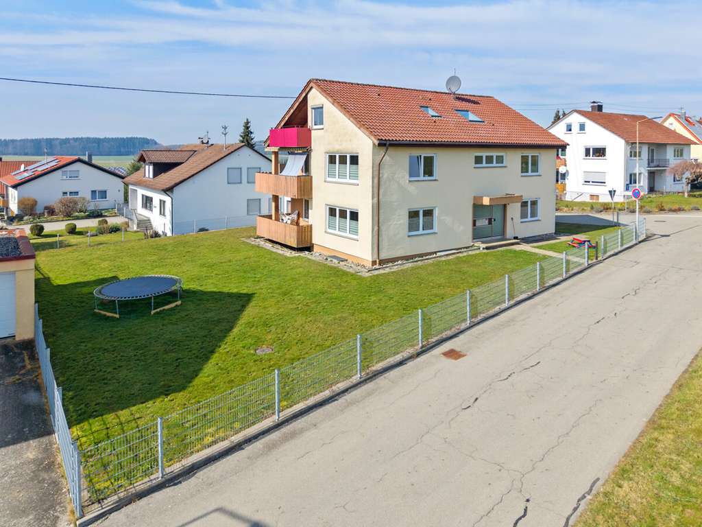 Immobilie in Eberhardzell - Modernisiertes Dreifamilienhaus mit neuer Wärmepumpe in Mühlhausen - Bild 0