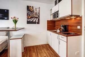 Möbliert, vollmöblierte Wohnung in Milbertshofen – Knorrstraße 29, 80807 München – Vorschaubild 1