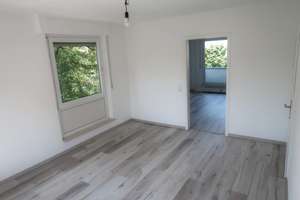 Helle 2-Zi-Wohnung mit Ausblick in guter Wohngegend, (Balkon, EBK, PKW Stellplatz) – Wintersbuckstraße 51, 79539 Lörrach – Vorschaubild 3