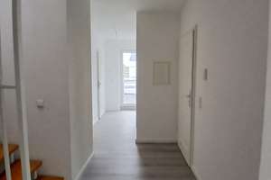 Renovierte 2,5-Zimmer-Wohnung mit Dachterrasse und ausgebauter Abstellfläche in der Dachspitze – 63067 Messehalle, Offenbach am Main – Vorschaubild 3