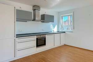 Bezugsfreie & moderne Dachgeschosswohnung mit Balkon und Carport nahe dem Dechsendorfer Weiher – 91056 Dechsendorf Ost, Erlangen – Vorschaubild 4