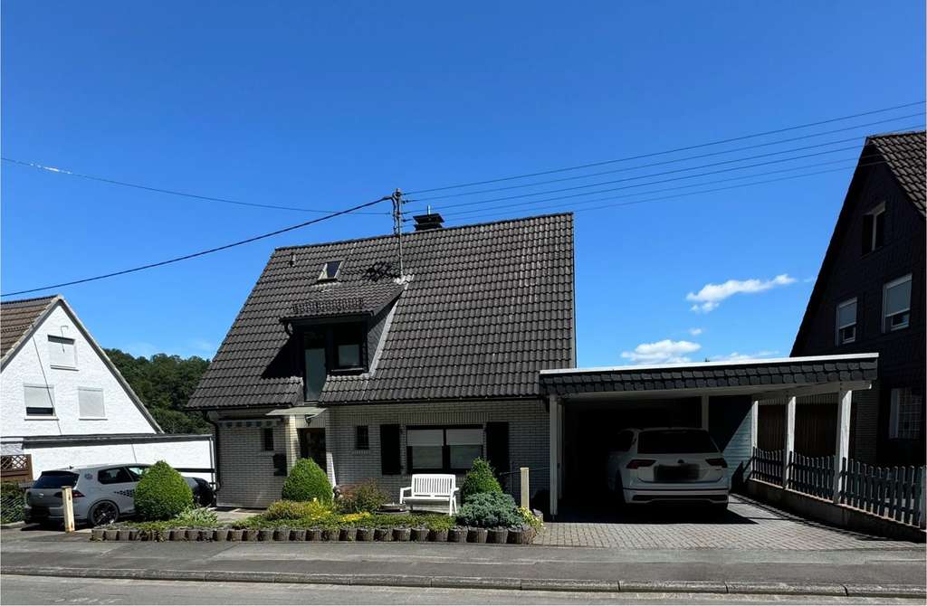 Immobilie in Hilchenbach - Ein- bis Zweifamilienhaus mit Einliegerwohnung in ruhiger Waldrandlage von Hilchenbach - Bild 1