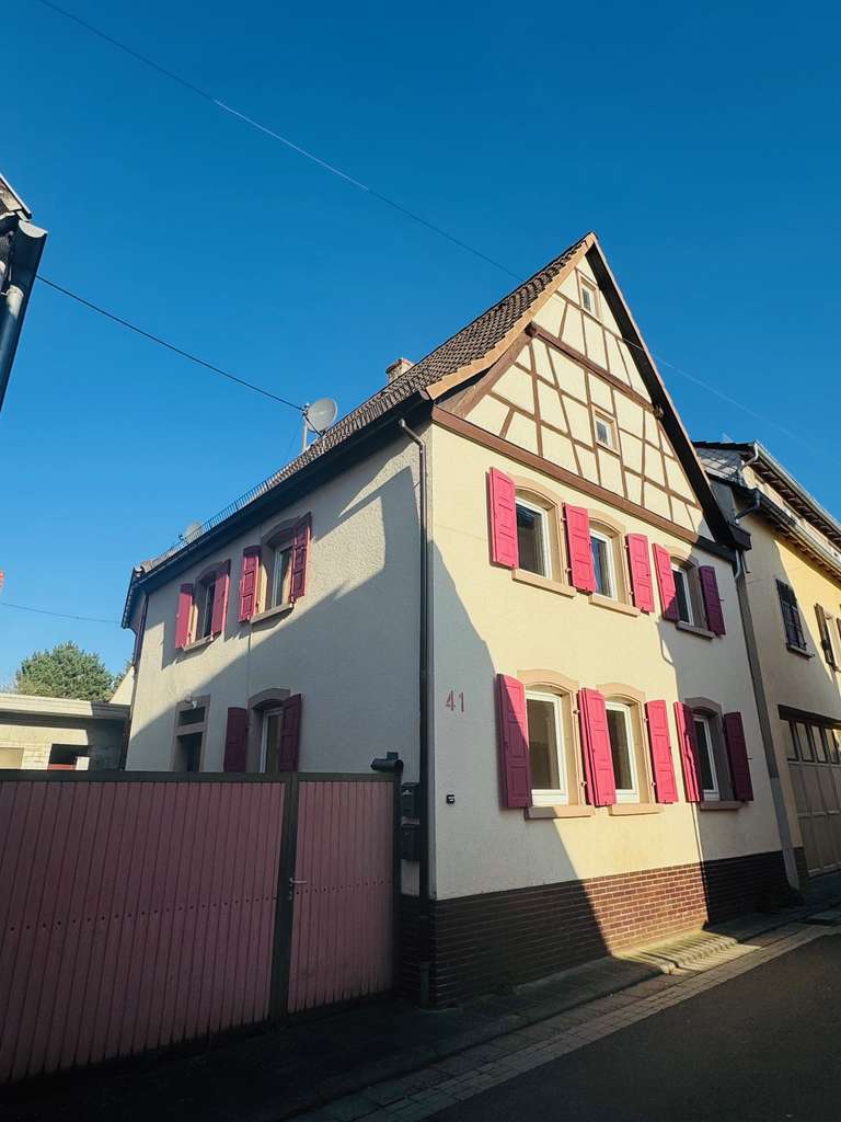 *** HAUS - 2 WOHNUNGEN - TEILVERMIETET ***