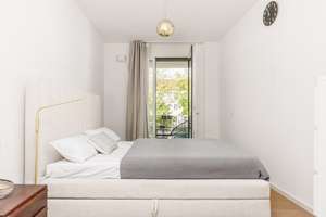 Wild Rose - Moderne Familienwohnung mit Südwest-Balkon & Stellplatz vis-à-vis Schlosspark Biesdorf – Die vollständige Adresse der Immobilie erhältst du vom Anbieter., 12683 Biesdorf, Berlin – Vorschaubild 6