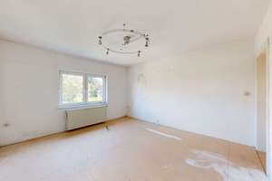 Freistehendes Einfamilienhaus mit Garten und Garage | Ausbaupotenzial I Siedlungslage – 4288 Holzhausen, Leipzig – Vorschaubild 4