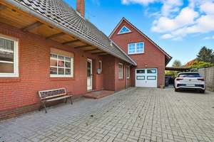 Großzügiges Eigenheim mit vielseitigen Nutzungsmöglichkeiten – Die vollständige Adresse der Immobilie erhältst du vom Anbieter., 26607 Aurich – Vorschaubild 2