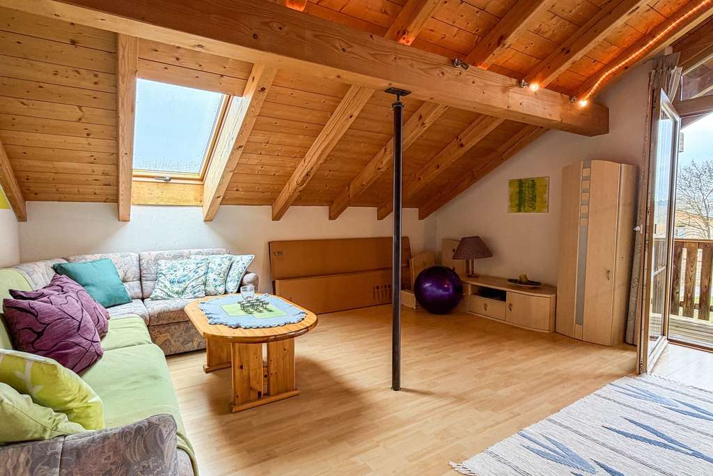 Immobilie in Petting - Attraktive Dachgeschosswohnung mit Balkon und Stellplatz im Vierfamilienhaus auf Erbbaurecht - Bild 1