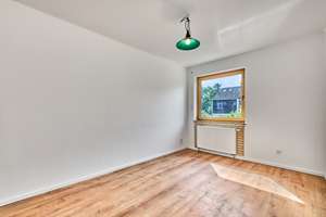 ONLY 10 MINUTES TO CLAY! Approx. 150 m² townhouse with 5-room, 4-bed, garden + garage *Pets allowed* – Die vollständige Adresse der Immobilie erhältst du vom Anbieter., 55246 Mainz-Kostheim, Wiesbaden – Vorschaubild 10