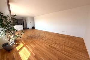 Exklusive und großzügige Dachgeschosswohnung mit sonniger Dachterrasse im Herzen von Vöhringen – Die vollständige Adresse der Immobilie erhältst du vom Anbieter., 89269 Vöhringen – Vorschaubild 3