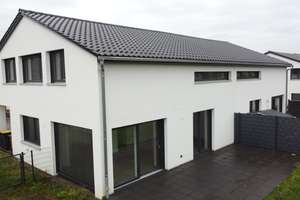 Hochwertige und moderne Doppelhaushälfte in Burg, mit Terrasse und Garten – Die vollständige Adresse der Immobilie erhältst du vom Anbieter., 39288 Burg – Vorschaubild 1