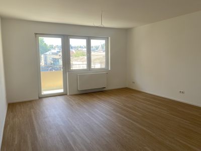 Moderne 3-Zimmer-Wohnung mit Balkon im Herzen Neustadts