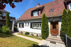 Wohnen mit Charme – hier trifft Alt auf Modern 
DHH mit traumhaftem Garten in Coburg / Cortendorf – Die vollständige Adresse der Immobilie erhältst du vom Anbieter., 96450 Cortendorf, Coburg – Vorschaubild 2
