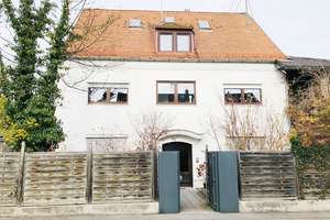 2-Zimmer DG-Wohnung in Garching