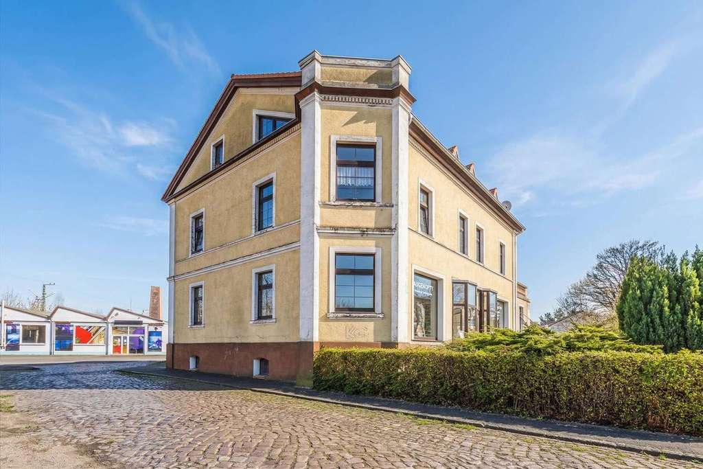 Immobilie in Neustadt (Dosse) - KENSINGTON - Exklusiv - Mehrfamilienhaus mit 4 Wohneinheiten und Gewerbe in bester Lage in Neustadt - Bild 2