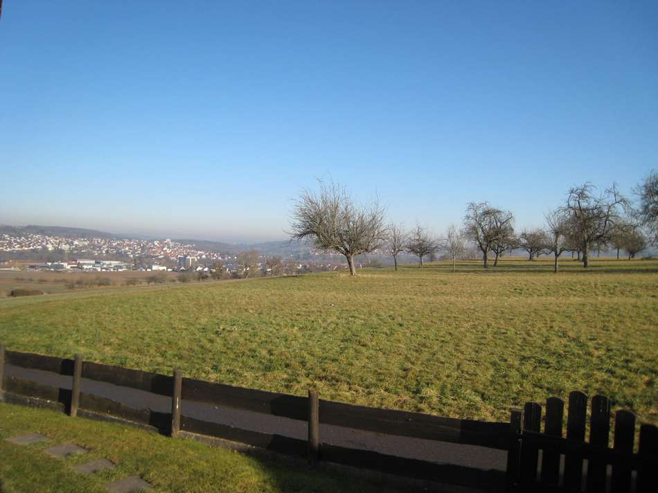 Randlage mit Fernsicht