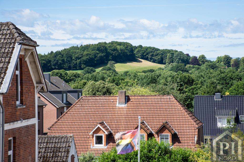 Raum für Ideen – 3 Zimmer mit Altbaucharme warten auf frischen Wind!