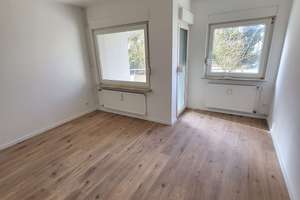 Lichtdurchflutete 2-Zimmer-Wohnung mit Balkon und modernem Bad! – Lindenstraße 35, 38448 Vorsfelde, Wolfsburg – Vorschaubild 3
