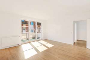 Tolle 4-Zimmer-Wohnung mit Balkon und Stellplatz in Uninähe.
