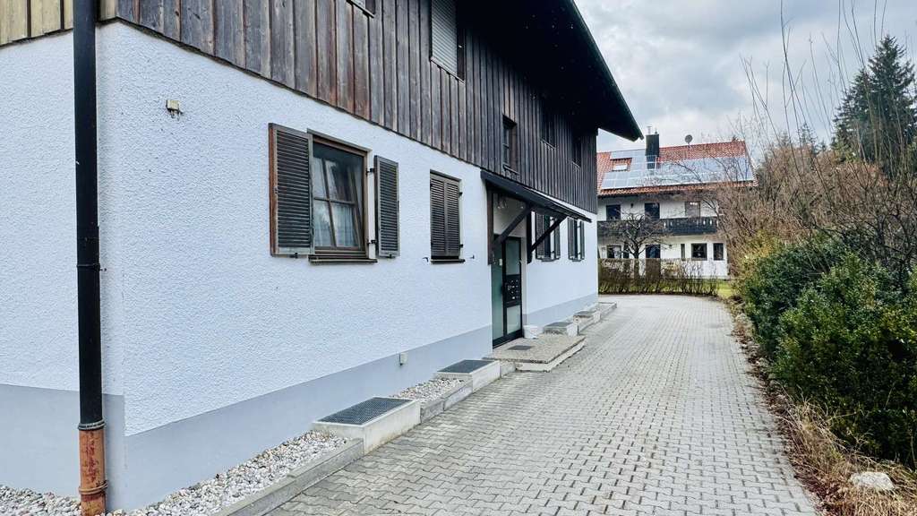 Immobilie in Bad Heilbrunn - Gepflegte Erdgeschoss-Wohnung mit Terrasse und Garten - Bild 3