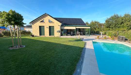 Bild von Ihr Traumhaus - Luxuriöses Einfamilienhaus mit Pool