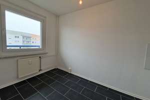 **FRISCH RENOVIERT**2-Zimmer-Wohnung // Balkon // Bad mit Wanne // DG // ab 01.10.2026 – Jupiterstraße 30, 4205 Grünau-Nord, Leipzig – Vorschaubild 4
