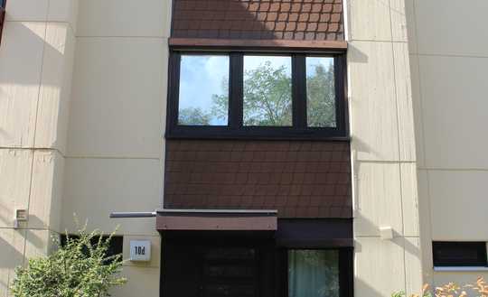 Reihenmittelhaus mit Potenzial in Karlsruhe-Grünwinkel – gepflegt, solide, bereit für neue Ideen