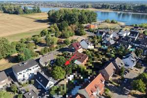 Baugrundstück in Rheinnähe mit positivem Bauvorbescheid für ein Mehrfamilienhaus und Altbestand – Königsweg 8, 10, 50769 Merkenich, Köln – Vorschaubild 2