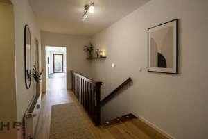 Viel Raum zum Leben: renovierte Maisonette-Wohnung mit Garten und Garage in begehrter Lage – Die vollständige Adresse der Immobilie erhältst du vom Anbieter., 28329 Gartenstadt Vahr, Bremen – Vorschaubild 2