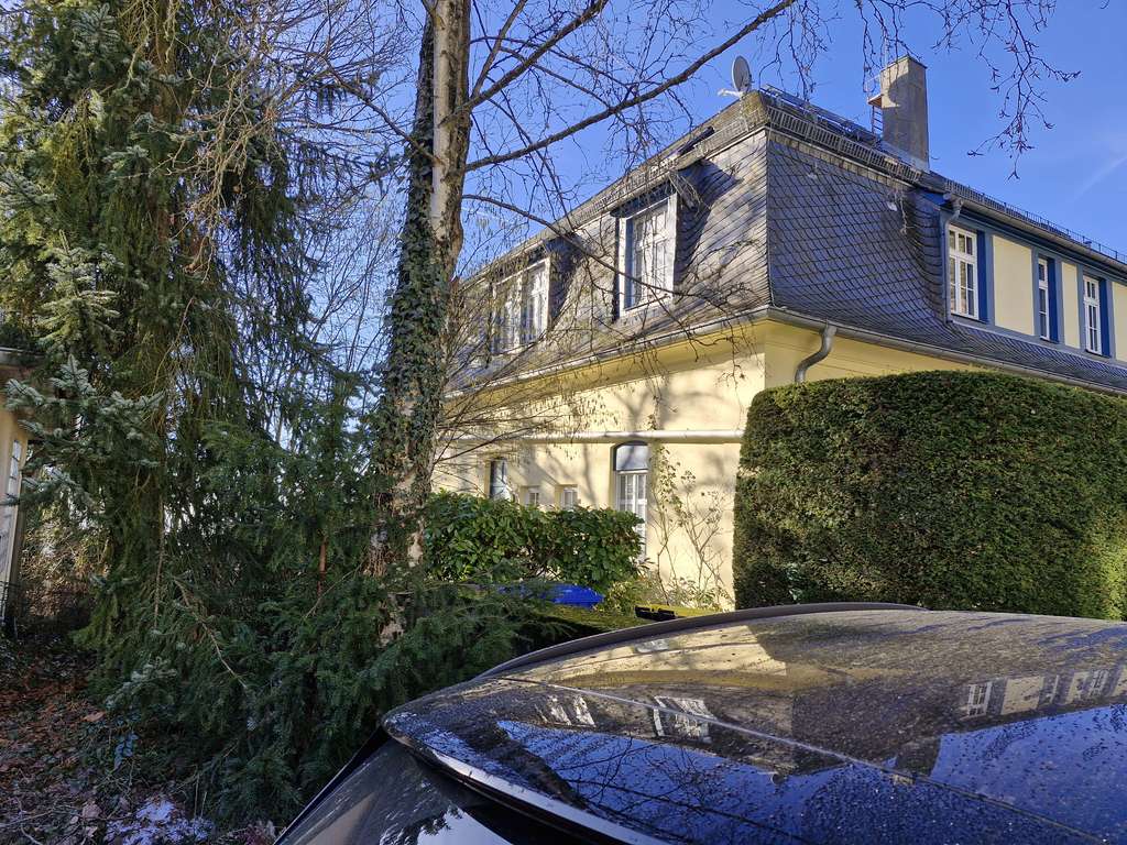 Immobilie in Schlangenbad - Rohdiamant - Sanierungsbedürftige, große Altbauwohnung mit Traumblick - Provisionsfrei - Bild 0