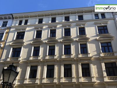 Mitten in der City! 2-Raum Dachgeschosswohnung in bester Innenstadtlage mit Tageslichtbad und Wanne.