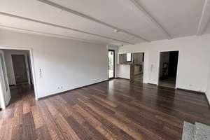 myHome-Immobilien /  Freistehendes ATRIUM Haus mit EBK, Keller und großen Innenhof in Top Lage