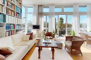 Exklusives Penthouse mit Dachterrasse, hochwertiger Möblierung und Carportstellplatz