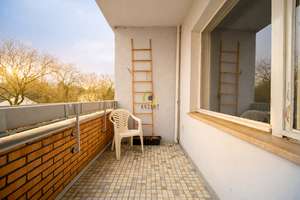 Schöner Ausblick vom Südost-Balkon - 2,5-Zimmer-Wohnung in ruhiger Lage und mit Stellplatz – Die vollständige Adresse der Immobilie erhältst du vom Anbieter., 13349 Wedding, Berlin – Vorschaubild 2