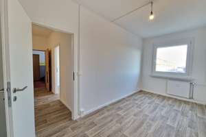 Noch ein paar Handgriffe und dann ist sie bereit! Ihre neue 3-Zimmer-Wohnung wartet! – 1169 Gorbitz-Ost, Dresden – Vorschaubild 8